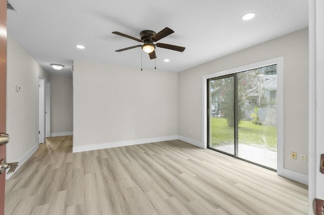 123 Rae Dr in Palm Coast, FL - Foto de edificio - Building Photo