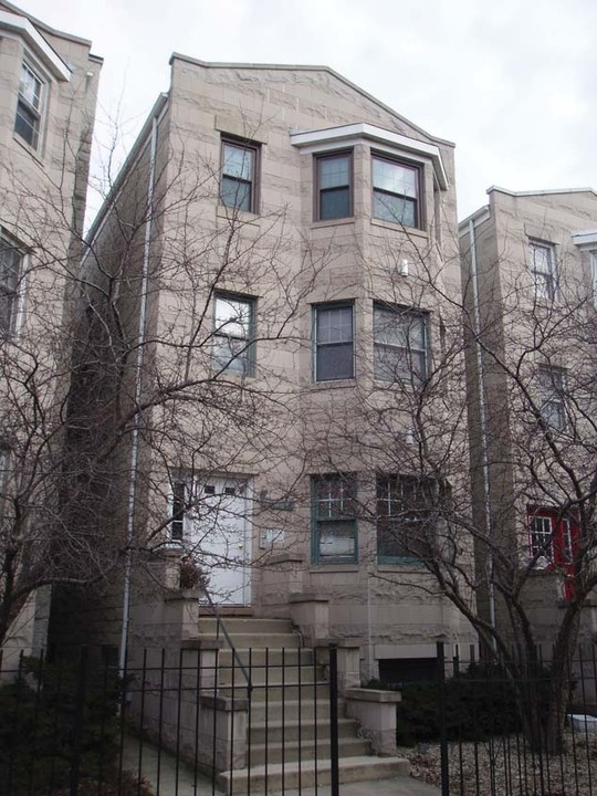1210 W Henderson St in Chicago, IL - Foto de edificio