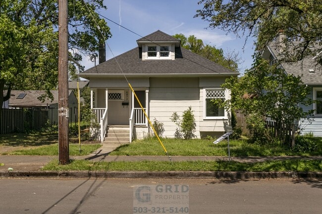 property at 6827 SE Mitchell Ct