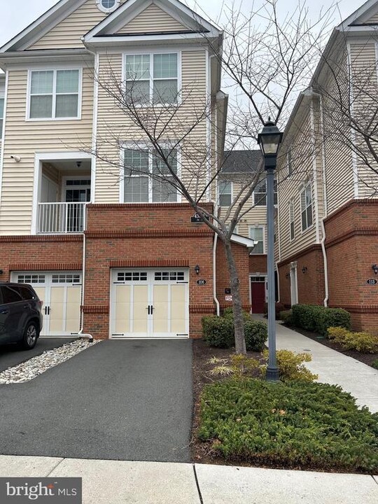 43031 Foxtrail Woods Terrace-Unit -106 in Ashburn, VA - Building Photo