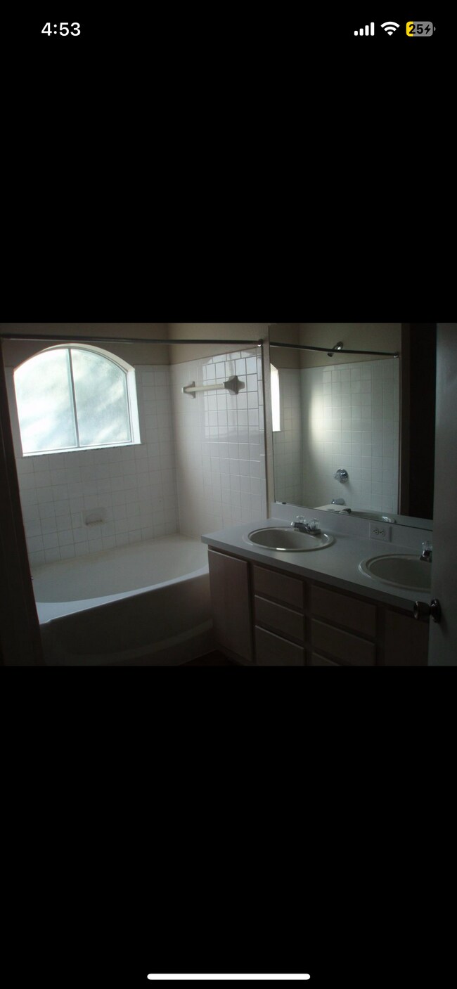 8517 Island Breeze Ln in Temple Terrace, FL - Building Photo - Building Photo