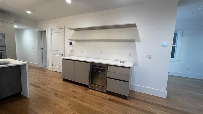 726 E 8th St, Unit 3 in Boston, MA - Building Photo - Building Photo