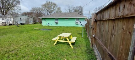 418 Lee St in Navasota, TX - Building Photo - Building Photo