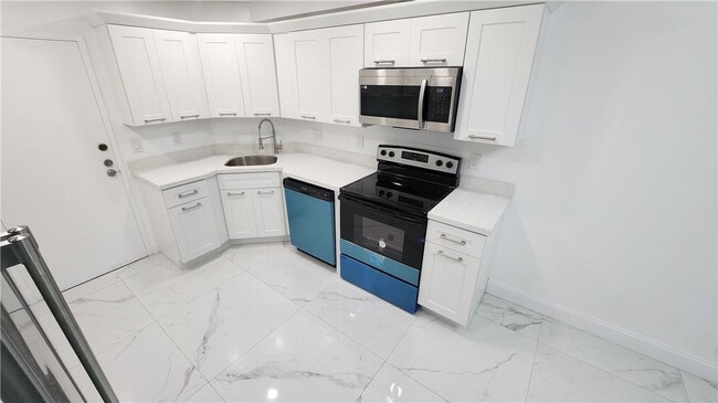 3301 Spanish Moss Terrace in Lauderhill, FL - Building Photo - Building Photo