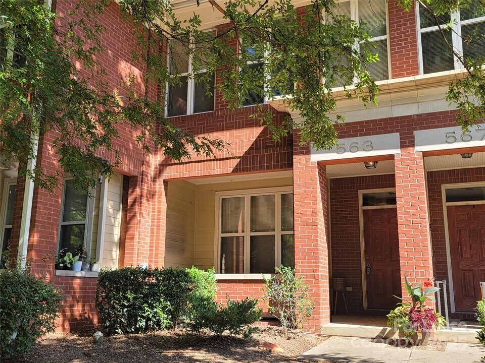 563 E 9th St in Charlotte, NC - Building Photo