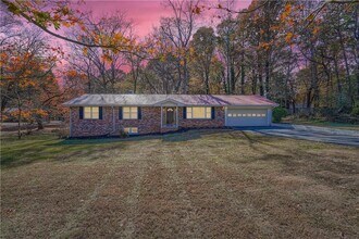 6797 Campground Rd in Cumming, GA - Foto de edificio - Building Photo