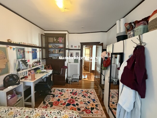 100 W Adams St, Unit 100 in Somerville, MA - Building Photo - Building Photo