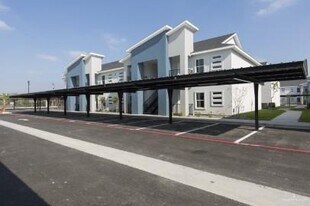 7 S 15th Ave in Edinburg, TX - Building Photo