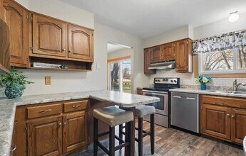 766 W 46th St in Davenport, IA - Building Photo - Building Photo