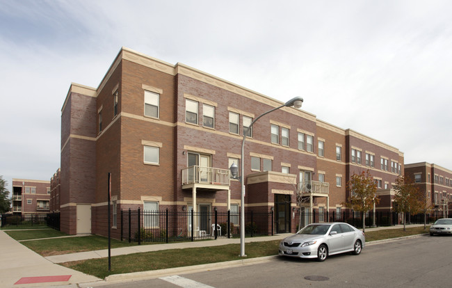 804-812 E Bowen Ave in Chicago, IL - Building Photo - Building Photo