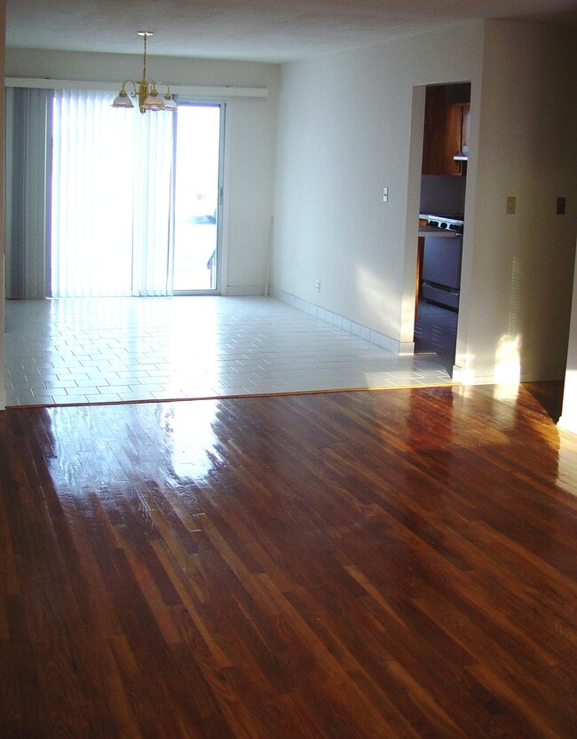 44 Avon Cir, Unit A in Rye Brook, NY - Building Photo - Building Photo