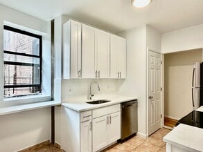 209 W 108th St in New York, NY - Building Photo - Building Photo