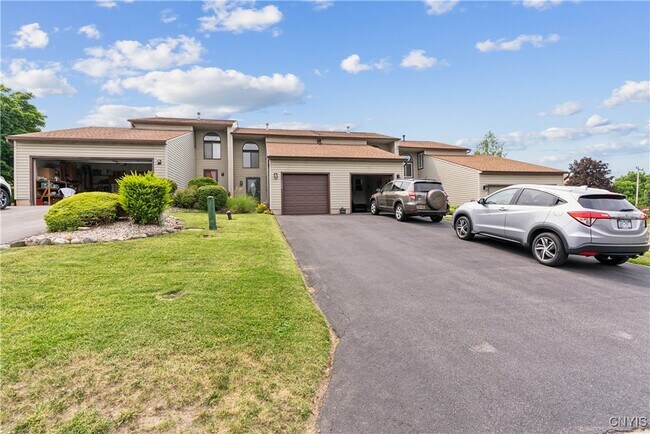 104 Lookout Cir in Syracuse, NY - Building Photo - Building Photo