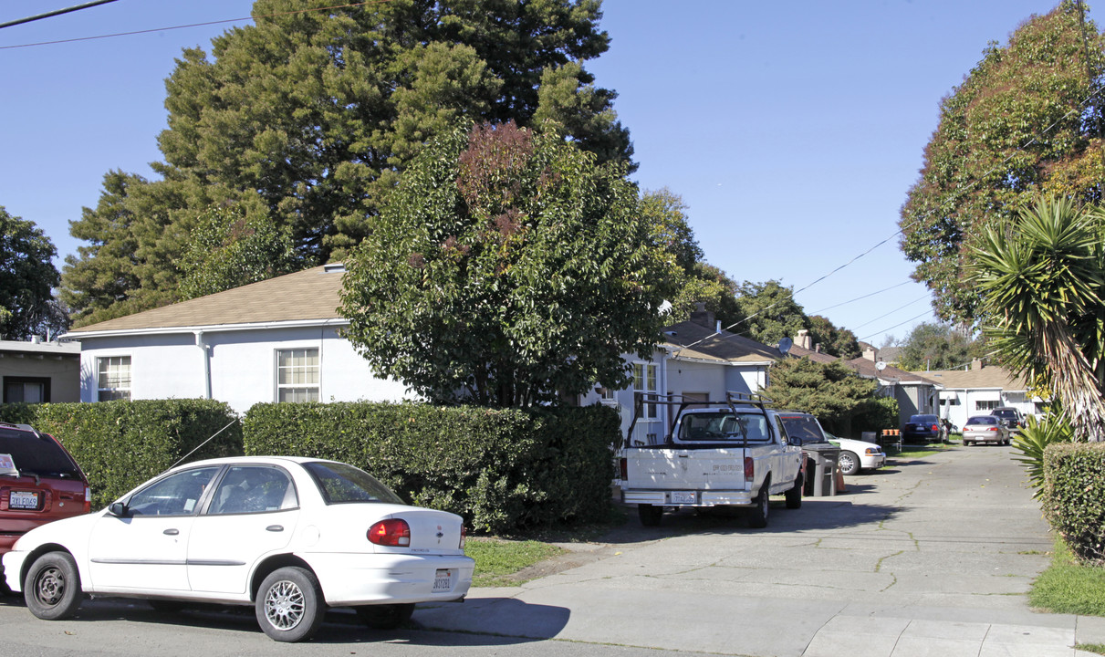 448 Smalley Ave in Hayward, CA - Foto de edificio