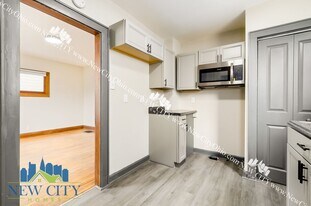 Recently Updated Single-Family Home in Fra in Columbus, OH - Building Photo