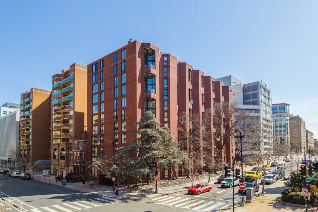 West End Place in Washington, DC - Foto de edificio