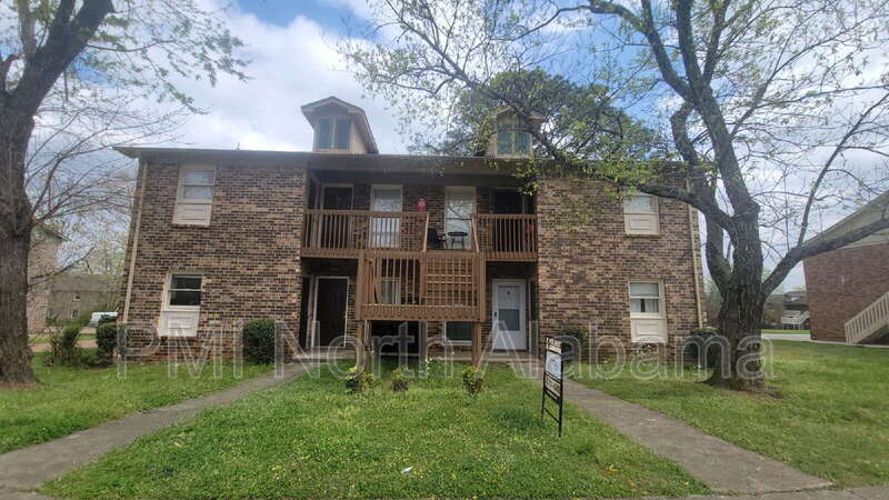 1502 Barrington Rd NW in Huntsville, AL - Foto de edificio