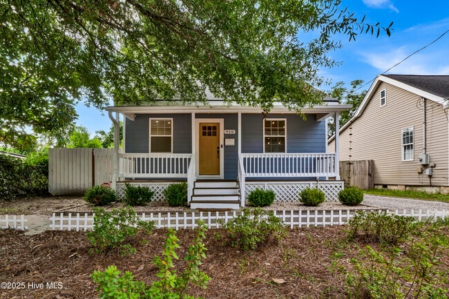 property at 910 Walnut St