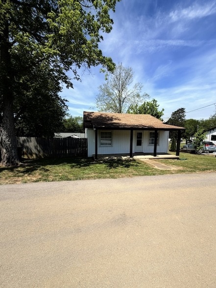 112 Polk St in Cornersville, TN - Building Photo - Building Photo
