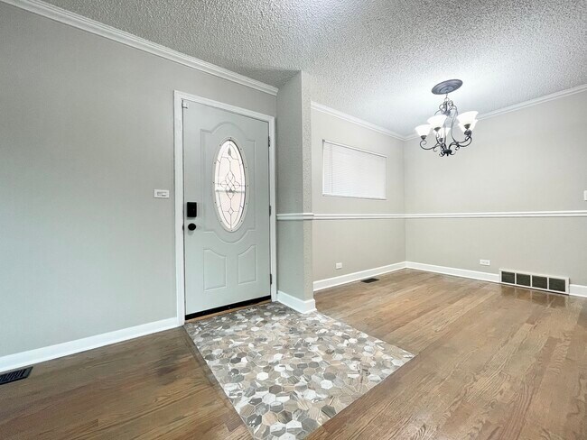 8332 Bennett Ave in Skokie, IL - Building Photo - Building Photo