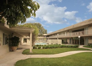 Renaissance Park in Anaheim, CA - Foto de edificio - Building Photo