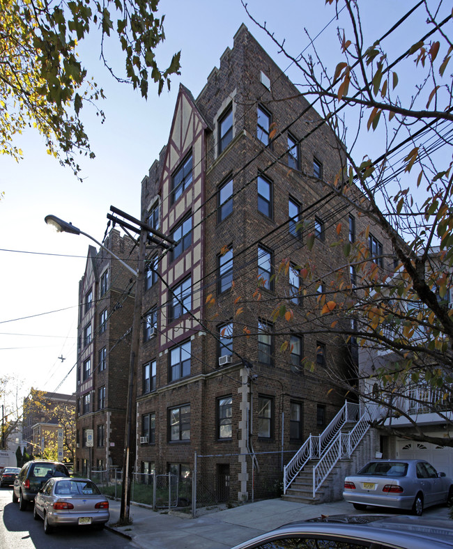 93 Fairview Ave in Jersey City, NJ - Foto de edificio - Building Photo