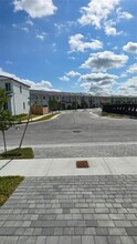 713 SE 13th St Cir in Homestead, FL - Building Photo - Building Photo