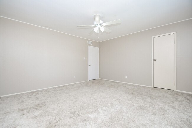 6111 Fondren Rd in Houston, TX - Building Photo - Building Photo