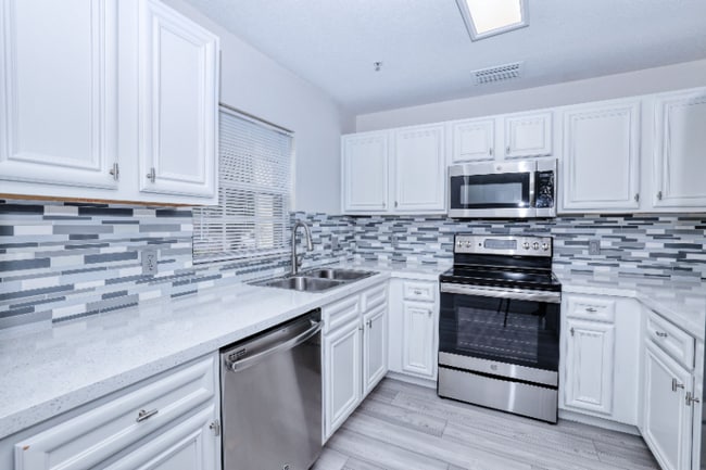 9047 Gervais Cir in Naples, FL - Building Photo - Building Photo