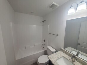 5860 W 41st Ave in Kennewick, WA - Building Photo - Building Photo