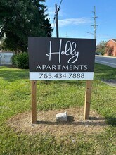 Holly Apartments in Kokomo, IN - Building Photo - Interior Photo