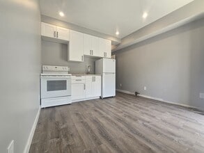 337 Grenville Ave in Thunder Bay, ON - Building Photo - Building Photo