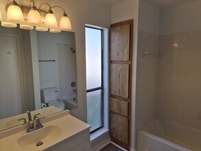 915 Hyridge St in Round Rock, TX - Building Photo - Building Photo