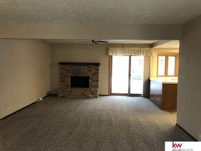 212 Douglas Dr in Bellevue, NE - Building Photo - Building Photo
