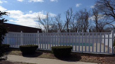 Four Seasons South in Warwick, RI - Building Photo - Building Photo