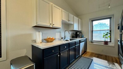 2007 Plaen View Dr in Iowa City, IA - Foto de edificio - Building Photo