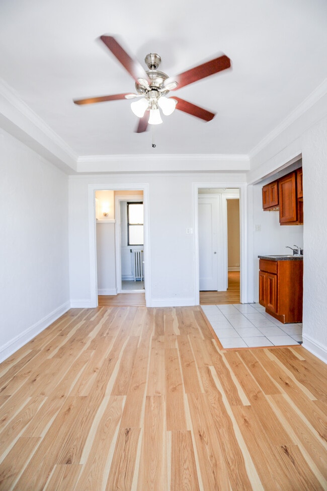 6233 N Winthrop Ave, Unit #302 in Chicago, IL - Foto de edificio - Building Photo