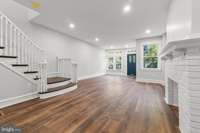 property at 507 W Abbottsford Ave