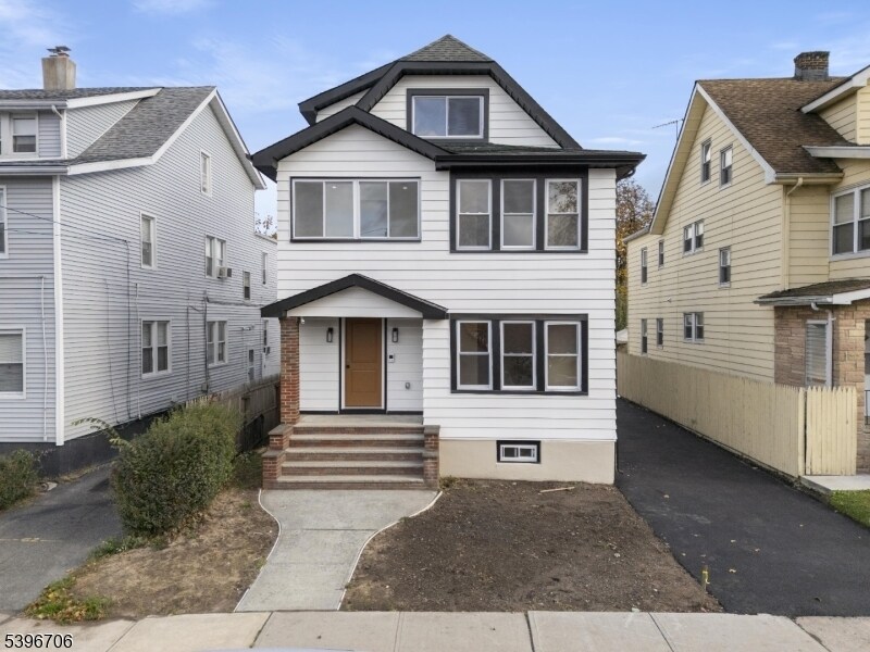 218 Ampere Pkwy in Bloomfield, NJ - Building Photo