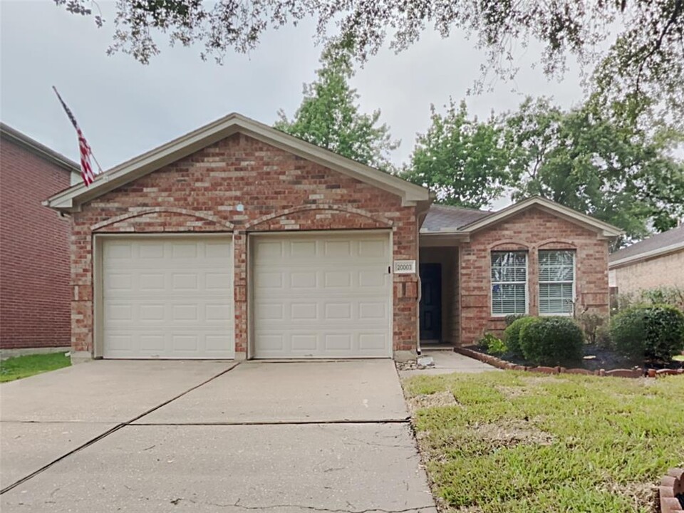 20003 Cypresswood Cr in Spring, TX - Building Photo