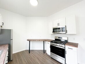 807 Eureka St, Unit Unit #1 in Pittsburgh, PA - Foto de edificio - Building Photo