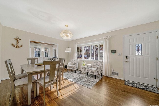 6 Rolling Hill Rd in Hampton Bays, NY - Building Photo - Building Photo