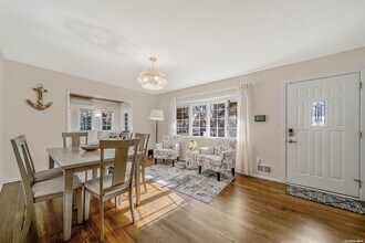 6 Rolling Hill Rd in Hampton Bays, NY - Building Photo - Building Photo