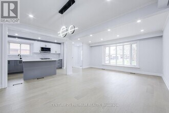 70 Moraine Hill Dr in Toronto, ON - Building Photo - Building Photo
