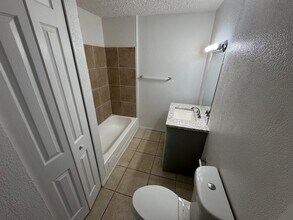 300 NW 28th Way in Fort Lauderdale, FL - Building Photo - Building Photo