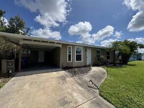 345 Hillview Rd in Venice, FL - Building Photo - Building Photo