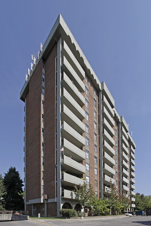 Tiffany Hill Apt in Richmond Hill, ON - Building Photo