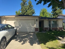 7415 Sunborough Ln in Sacramento, CA - Building Photo
