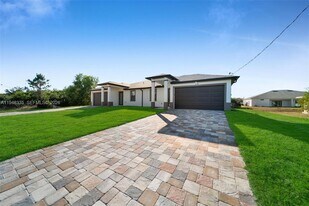 328 Gordon Ave S in Lehigh Acres, FL - Building Photo