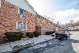 Heckscher Park Gardens in Huntington, NY - Building Photo - Building Photo